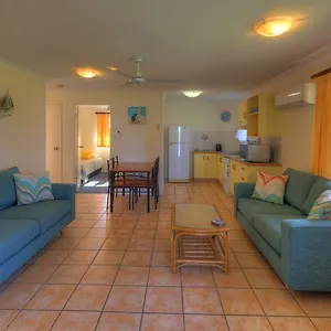 **** Aparthotel Dolphin Waters Australia