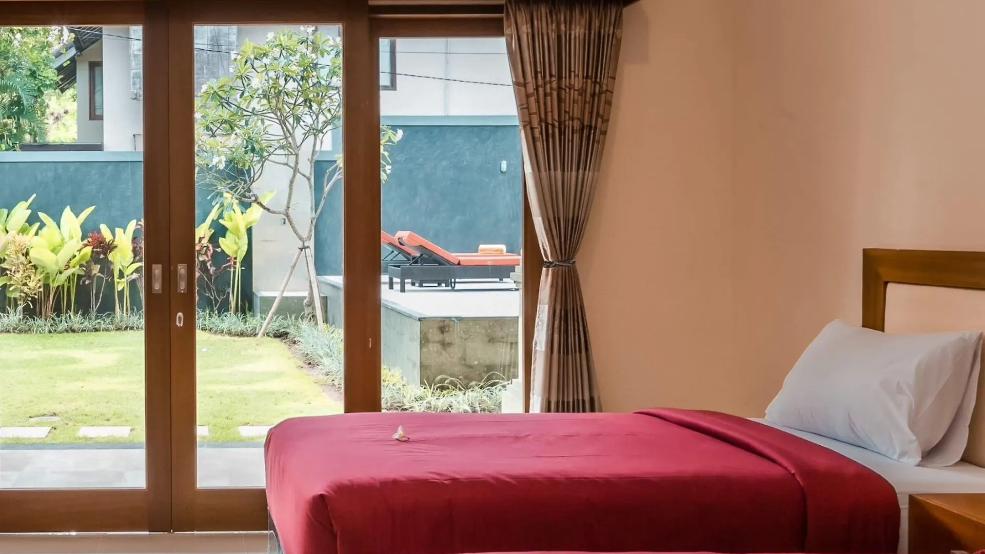 Kubu Petitenget Suite Seminyak 3*,